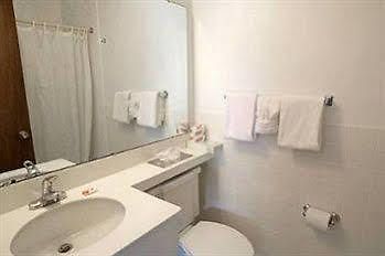 Rodeway Inn Glen Ellyn Екстер'єр фото