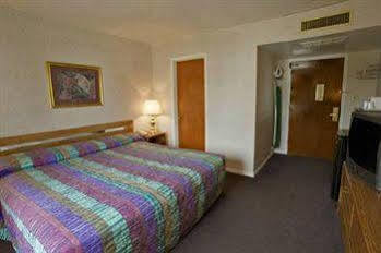 Rodeway Inn Glen Ellyn Екстер'єр фото